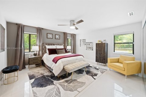 House in Palmetto Bay, Florida 4 bedrooms, 241.17 sq.m. № 1819796 - photo 13