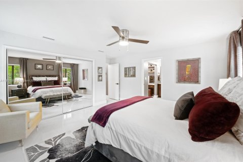 House in Palmetto Bay, Florida 4 bedrooms, 241.17 sq.m. № 1819796 - photo 14