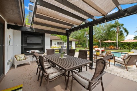 House in Palmetto Bay, Florida 4 bedrooms, 241.17 sq.m. № 1819796 - photo 24