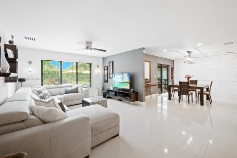 House in Palmetto Bay, Florida 4 bedrooms, 241.17 sq.m. № 1819796 - photo 7