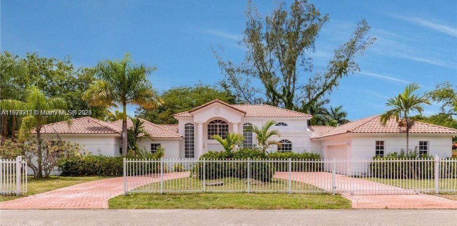 Villa ou maison à Cutler Bay, Floride 6 chambres, 464.51 m2 № 1791070
