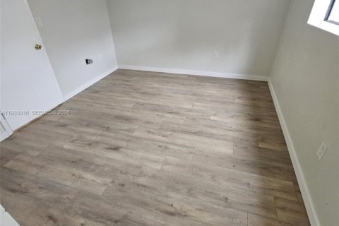 Condo in Pembroke Pines, Florida, 2 bedrooms  № 1991716 - photo 13