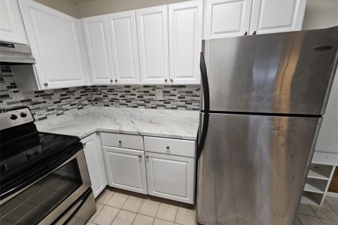 Condo in Pembroke Pines, Florida, 2 bedrooms  № 1991716 - photo 5