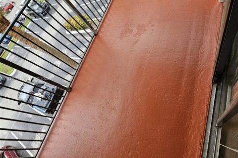 Condo in Pembroke Pines, Florida, 2 bedrooms  № 1991716 - photo 10