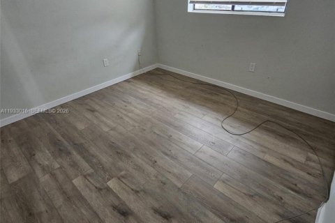 Condo in Pembroke Pines, Florida, 2 bedrooms  № 1991716 - photo 8