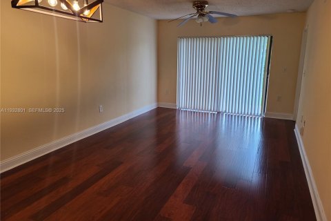 Купить кондоминиум в Санрайз, Флорида 2 спальни, 91.6м2, № 1991017 - фото 1