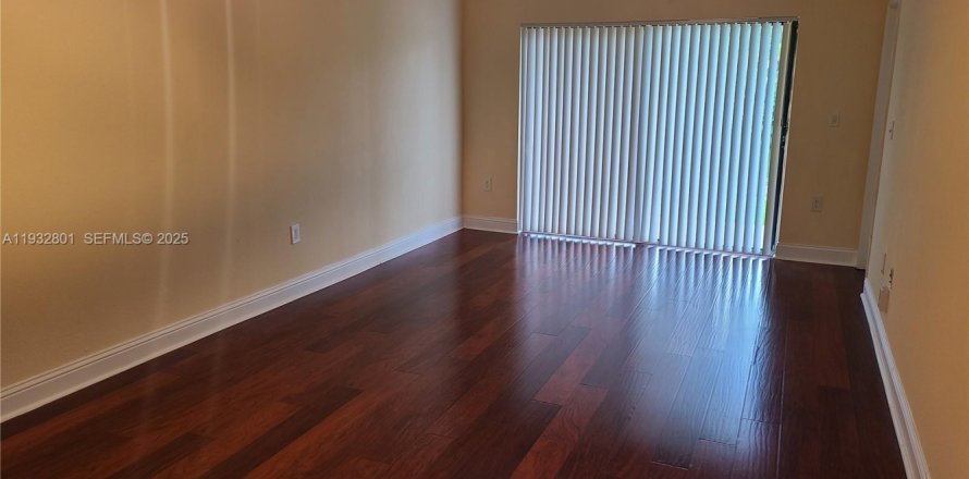 Кондоминиум с 2 спальнями в Санрайз, Флорида № 1991017