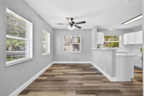 House in Largo, Florida 3 bedrooms, 122.35 sq.m. № 1876437 - photo 8
