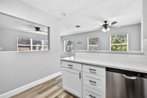 House in Largo, Florida 3 bedrooms, 122.35 sq.m. № 1876437 - photo 16