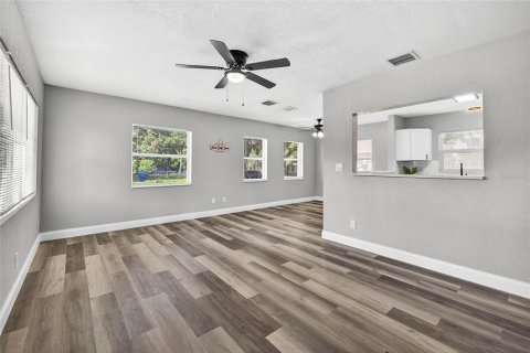 House in Largo, Florida 3 bedrooms, 122.35 sq.m. № 1876437 - photo 4