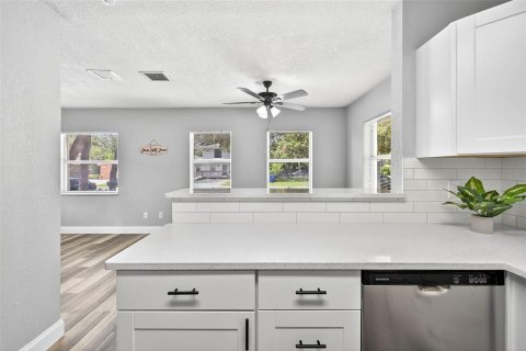 House in Largo, Florida 3 bedrooms, 122.35 sq.m. № 1876437 - photo 17