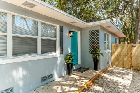 House in Largo, Florida 3 bedrooms, 122.35 sq.m. № 1876437 - photo 3
