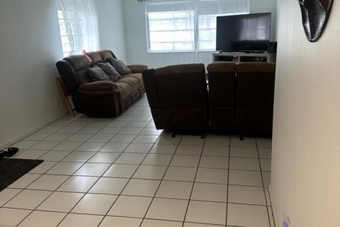 Condominio en venta en Boynton Beach, Florida, 2 dormitorios, 115.01 m2 № 1002840 - foto 1