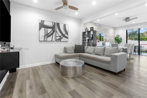 Купить таунхаус в Хайалиа, Флорида 4 спальни, 172.98м2, № 1984075 - фото 1