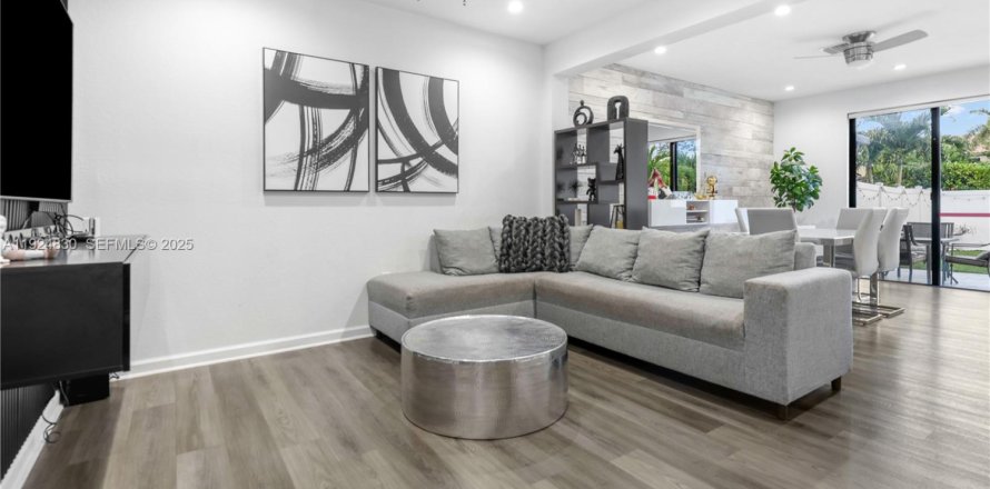 Таунхаус в Хайалиа, Флорида 4 спальни, 172.98м2 № 1984075