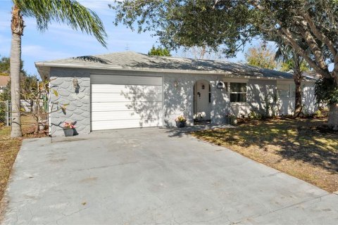 Casa en venta en New Port Richey, Florida, 3 dormitorios, 178.84 m2 № 2103099 - foto 3