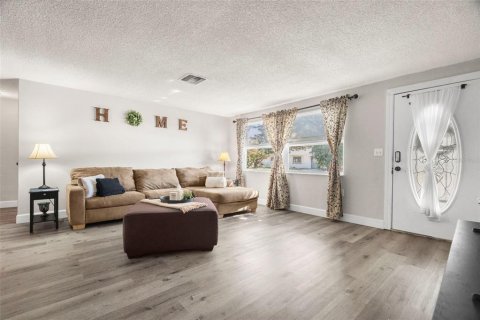 Casa en venta en New Port Richey, Florida, 3 dormitorios, 178.84 m2 № 2103099 - foto 9