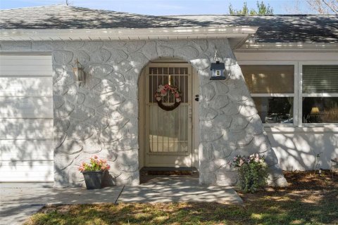 Casa en venta en New Port Richey, Florida, 3 dormitorios, 178.84 m2 № 2103099 - foto 2