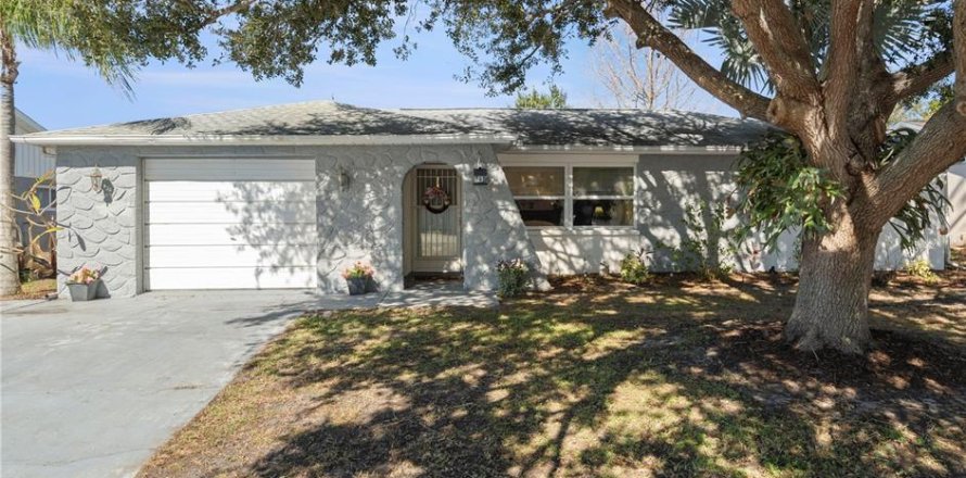 Casa en New Port Richey, Florida 3 dormitorios, 178.84 m2 № 2103099