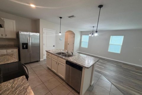House in Davenport, Florida 5 bedrooms, 234.3 sq.m. № 2277572 - photo 7