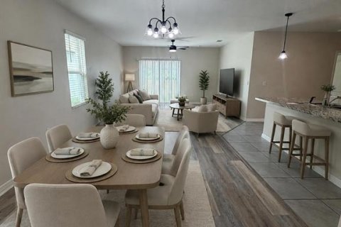 House in Davenport, Florida 5 bedrooms, 234.3 sq.m. № 2277572 - photo 6