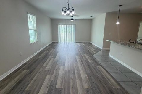 House in Davenport, Florida 5 bedrooms, 234.3 sq.m. № 2277572 - photo 5