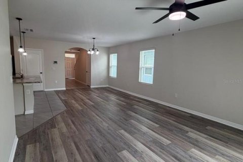 House in Davenport, Florida 5 bedrooms, 234.3 sq.m. № 2277572 - photo 3