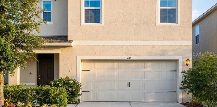 House in Davenport, Florida 5 bedrooms, 234.3 sq.m. № 2277572