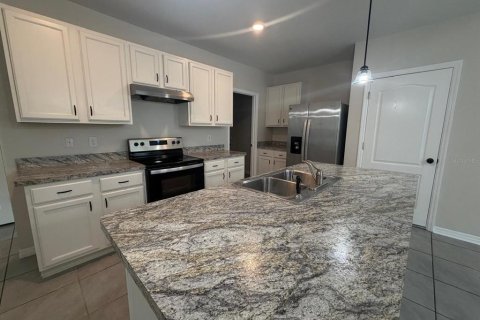 House in Davenport, Florida 5 bedrooms, 234.3 sq.m. № 2277572 - photo 9