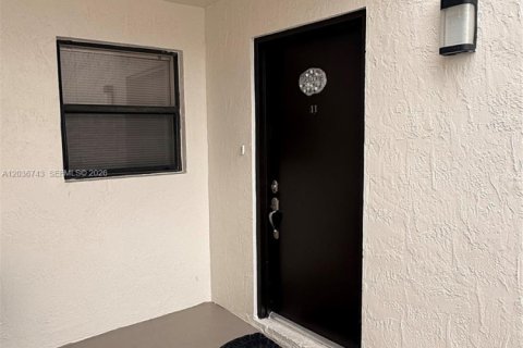 Copropriété à louer à Miami, Floride: 3 chambres, 112.88 m2 № 2085583 - photo 3