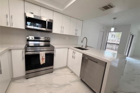 Copropriété à louer à Miami, Floride: 3 chambres, 112.88 m2 № 2085583 - photo 11