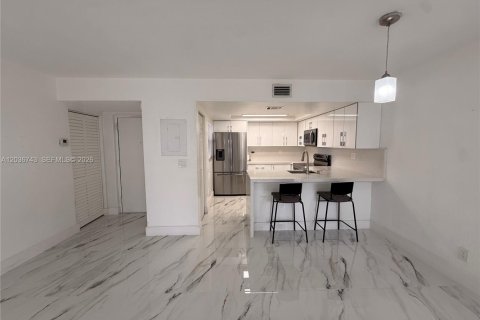 Copropriété à louer à Miami, Floride: 3 chambres, 112.88 m2 № 2085583 - photo 9