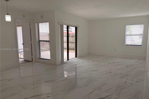 Copropriété à louer à Miami, Floride: 3 chambres, 112.88 m2 № 2085583 - photo 4
