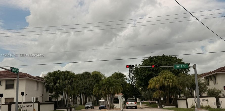 Condo à Miami, Floride, 3 chambres  № 2085583