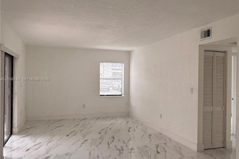 Copropriété à louer à Miami, Floride: 3 chambres, 112.88 m2 № 2085583 - photo 6