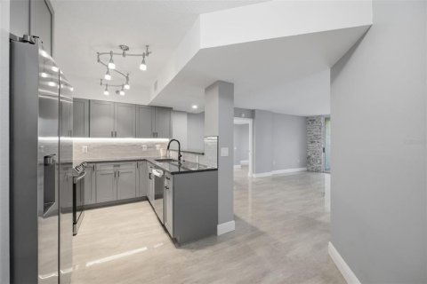 Condominio en venta en Clearwater, Florida, 2 dormitorios, 99.87 m2 № 2421807 - foto 3