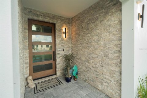 Townhouse in Madeira Beach, Florida 3 bedrooms, 184.88 sq.m. № 2317379 - photo 6