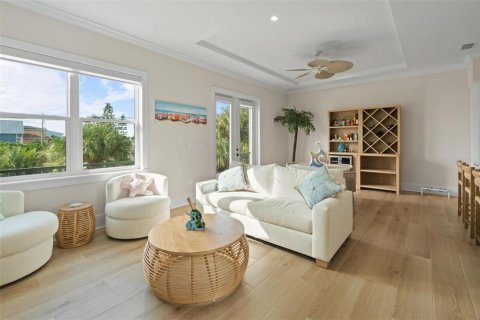 Townhouse in Madeira Beach, Florida 3 bedrooms, 184.88 sq.m. № 2317379 - photo 12