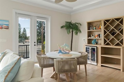 Townhouse in Madeira Beach, Florida 3 bedrooms, 184.88 sq.m. № 2317379 - photo 17