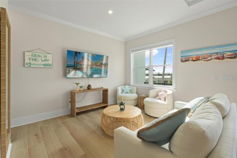 Townhouse in Madeira Beach, Florida 3 bedrooms, 184.88 sq.m. № 2317379 - photo 13