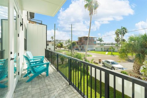Townhouse in Madeira Beach, Florida 3 bedrooms, 184.88 sq.m. № 2317379 - photo 20