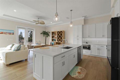 Townhouse in Madeira Beach, Florida 3 bedrooms, 184.88 sq.m. № 2317379 - photo 23