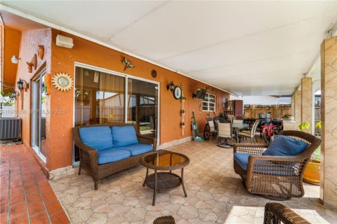 Casa en venta en Miami, Florida, 3 dormitorios, 136.57 m2 № 2032470 - foto 20