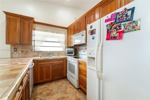 Casa en venta en Miami, Florida, 3 dormitorios, 136.57 m2 № 2032470 - foto 5