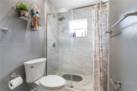 Casa en venta en Miami, Florida, 3 dormitorios, 136.57 m2 № 2032470 - foto 18