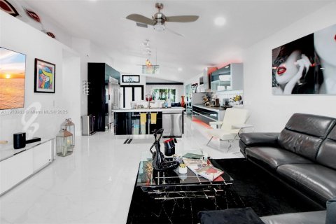 Купить виллу или дом в Майами-Лейкс, Флорида 3 спальни, 175.49м2, № 1971279 - фото 9