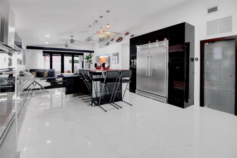 Купить виллу или дом в Майами-Лейкс, Флорида 3 спальни, 175.49м2, № 1971279 - фото 17