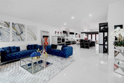 Купить виллу или дом в Майами-Лейкс, Флорида 3 спальни, 175.49м2, № 1971279 - фото 13