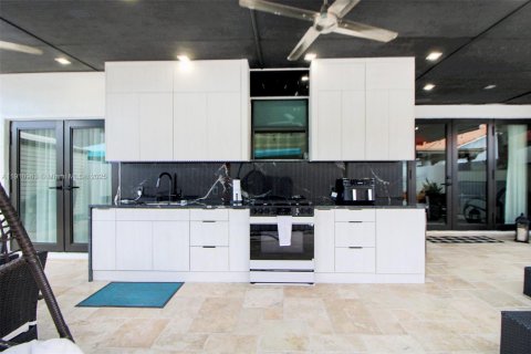 Купить виллу или дом в Майами-Лейкс, Флорида 3 спальни, 175.49м2, № 1971279 - фото 25