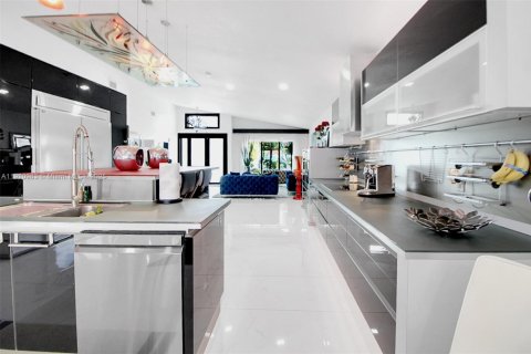 Купить виллу или дом в Майами-Лейкс, Флорида 3 спальни, 175.49м2, № 1971279 - фото 18